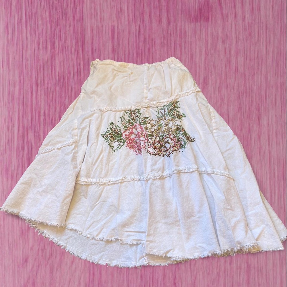 da nang 2000s white embroidered and beaded tiered maxi skirt